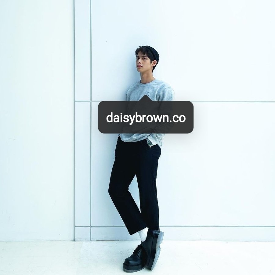 Freespeech2712's tweet photo. แบรนด์ daisybrown เป็นแบรนด์เสื้อที่พี่เต้ย จรินทร์ ส่งให้ น้องไบร์ท ไปอ่านเจอว่าเป็นความฝันของเต้ยเลยที่อยากเป็นดีไซเนอร์
ใครสนใจตามไปอุดหนุนกันได้นะคะ ล่าสุดทางแบรนด์ลงภาพไบร์ทด้วย ฝากไปไลก์กันเยอะๆน้า⤵️
https://t.co/qsKF6gmaWT
#bbrightvc 
#daisybrown https://t.co/3z2BdwLynQ