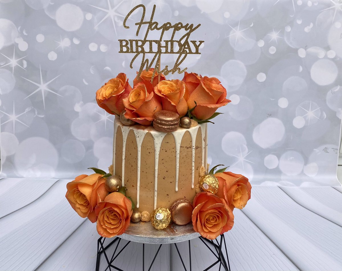 MsKTCG's tweet photo. The cake artist                 The cake art https://t.co/2VxrkL0sX9