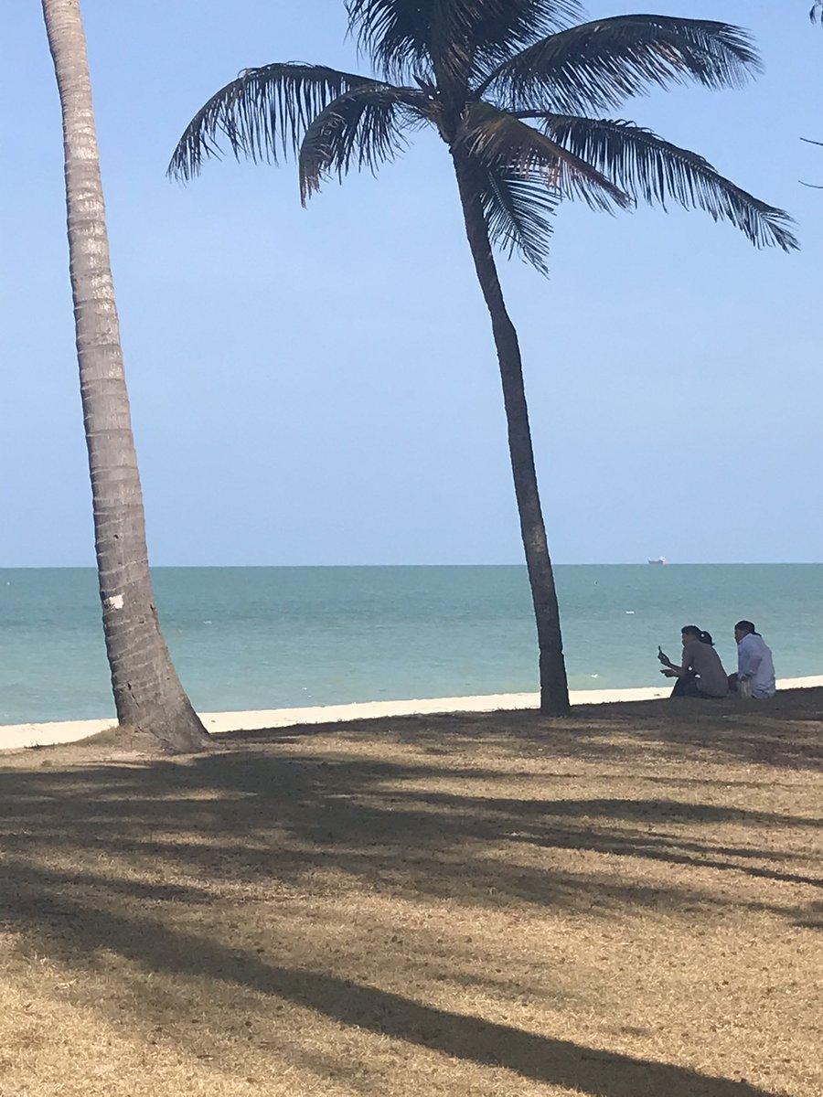 chill out at the beach เหมือนไม่มีสอบพรุ่งนี้