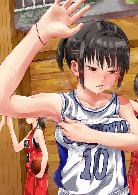 ワキの処理を忘れてしまった日にファウルで手あげさせられるバスケ部女子 