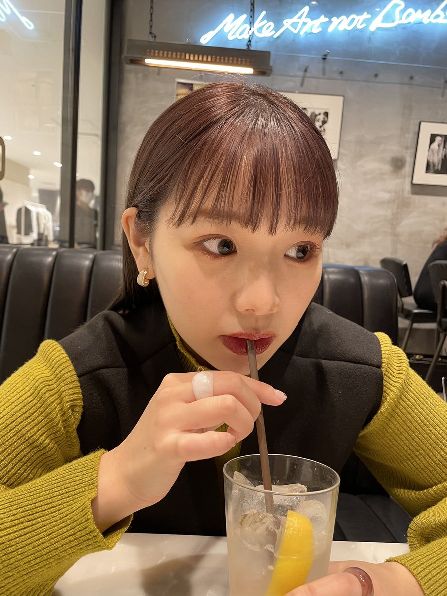 fwafwa7's tweet photo. 珍しく赤リップ塗ってみた https://t.co/D4IlDqNBy4