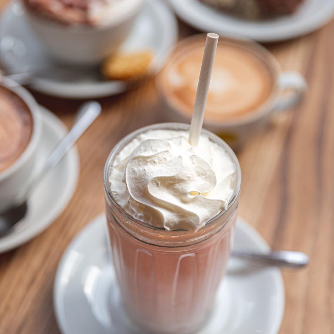 Al fresco dining at Hanley 🌿

From the Monday 12th of April our café will be reopening and you can enjoy breakfast, lunch, hot &amp; cold drinks, and sweet treats in our outdoor marque!

#farmshop