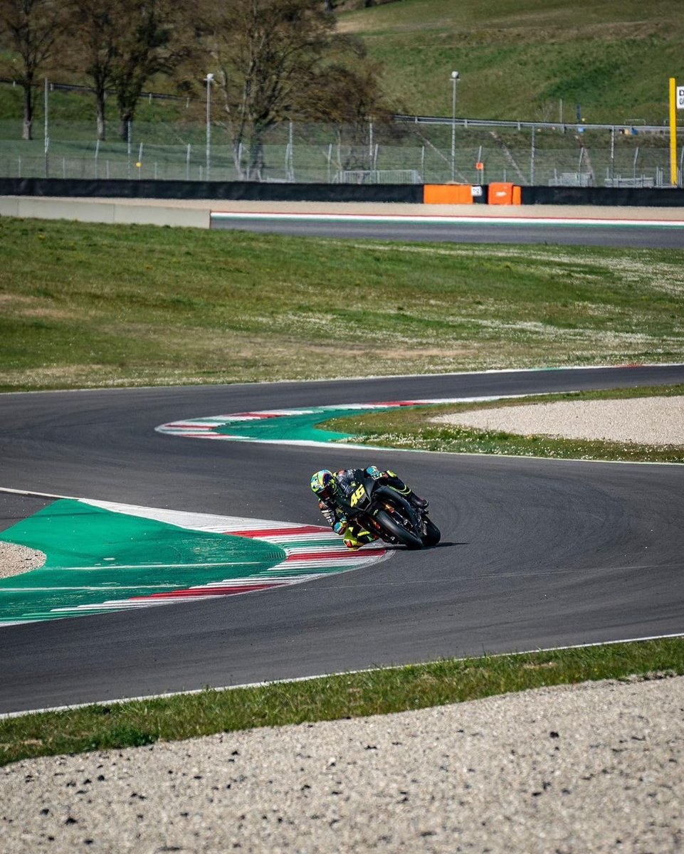 Valentino Rossi tweet media
