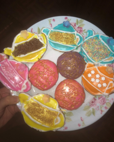BoltBurdonKemp's tweet photo. Another great #BakingForElevenses today! Our theme this month was biscuits and we had gooey chocolate cookies, ginger biscuits, tiramisu fingers, flapjacks and some very professional icing! Delicious! #BBKBakingClub #FunAtBBK #BBKHealthAndWellbeing https://t.co/A7uPdjSz05