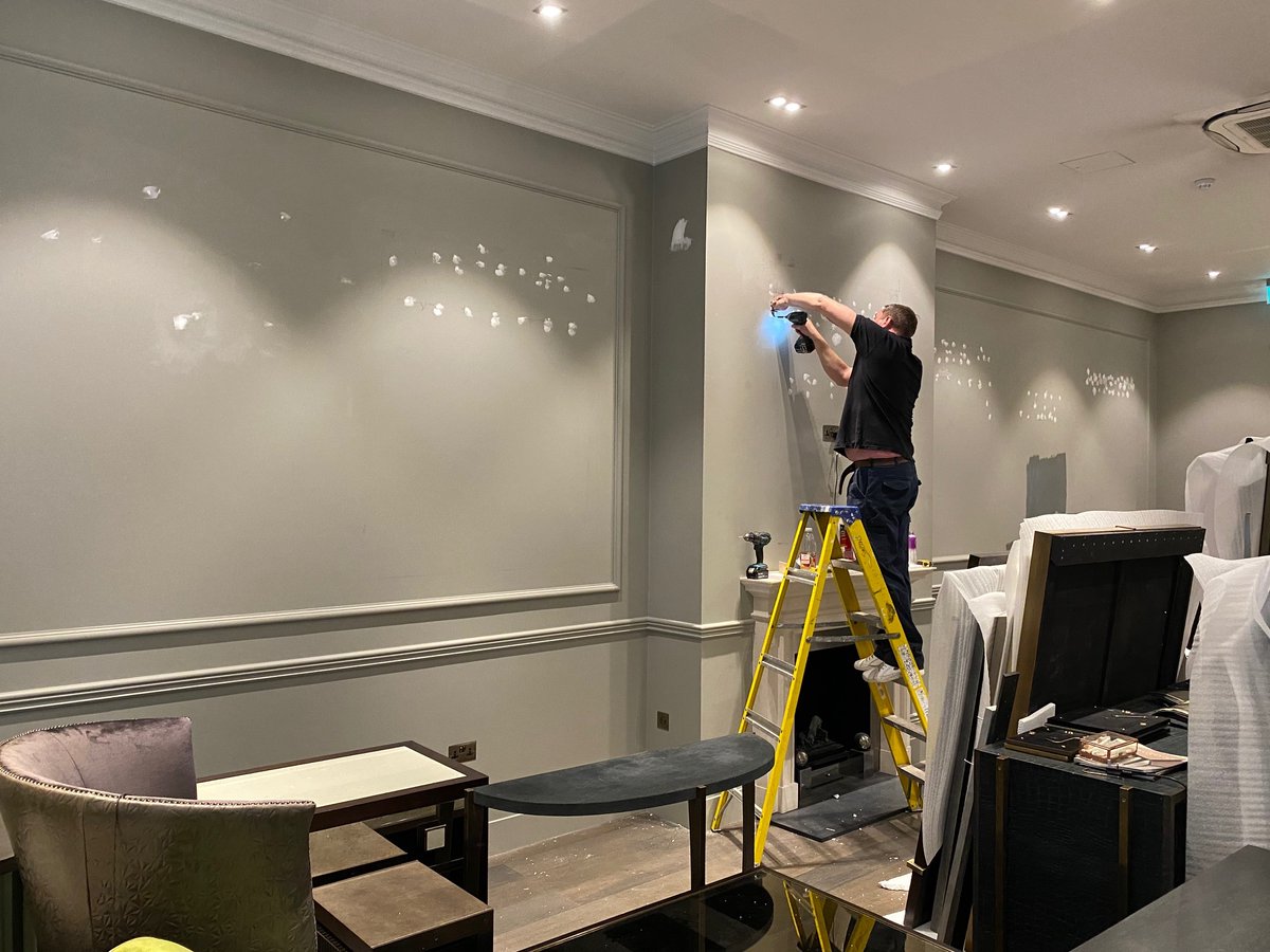 Our amazing team working on a new look for the Simpsons Showroom.....

We can't wait to see you for the opening of Chelsea Harbour Design Centre on April 12th.

#Furniture
#showroom
#Mirrors
#Interiordesign
#Design
#TVmirrors
#Newshowroomopening
#chelseaharbourdesigncentre