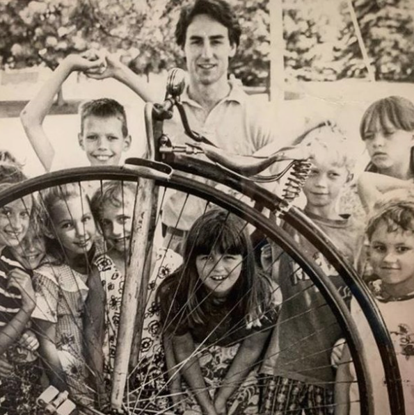 americanpickers's tweet image. At the age of 29, Mike Wolfe @AmericanPicker opened his first bicycle shop in Eldridge, Iowa 🚲 He even taught a combination of bicycle history and safety to the local children. What a sweet throwback! @AntiqueArchNash