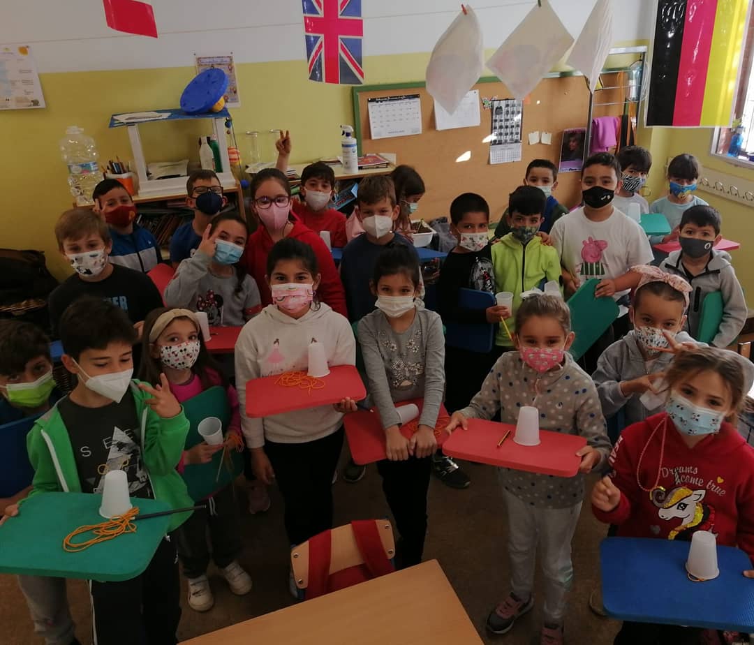 elpalmarillo's tweet photo. Hoy especialmente, @elpalmarillo es un gran #laboratorio, donde el alumnado es el auténtico protagonista.

Nos gusta la #ciencia... ¡y mucho!
👇👇👇
https://t.co/1D9jL7LZbq https://t.co/KTYOFvKLad