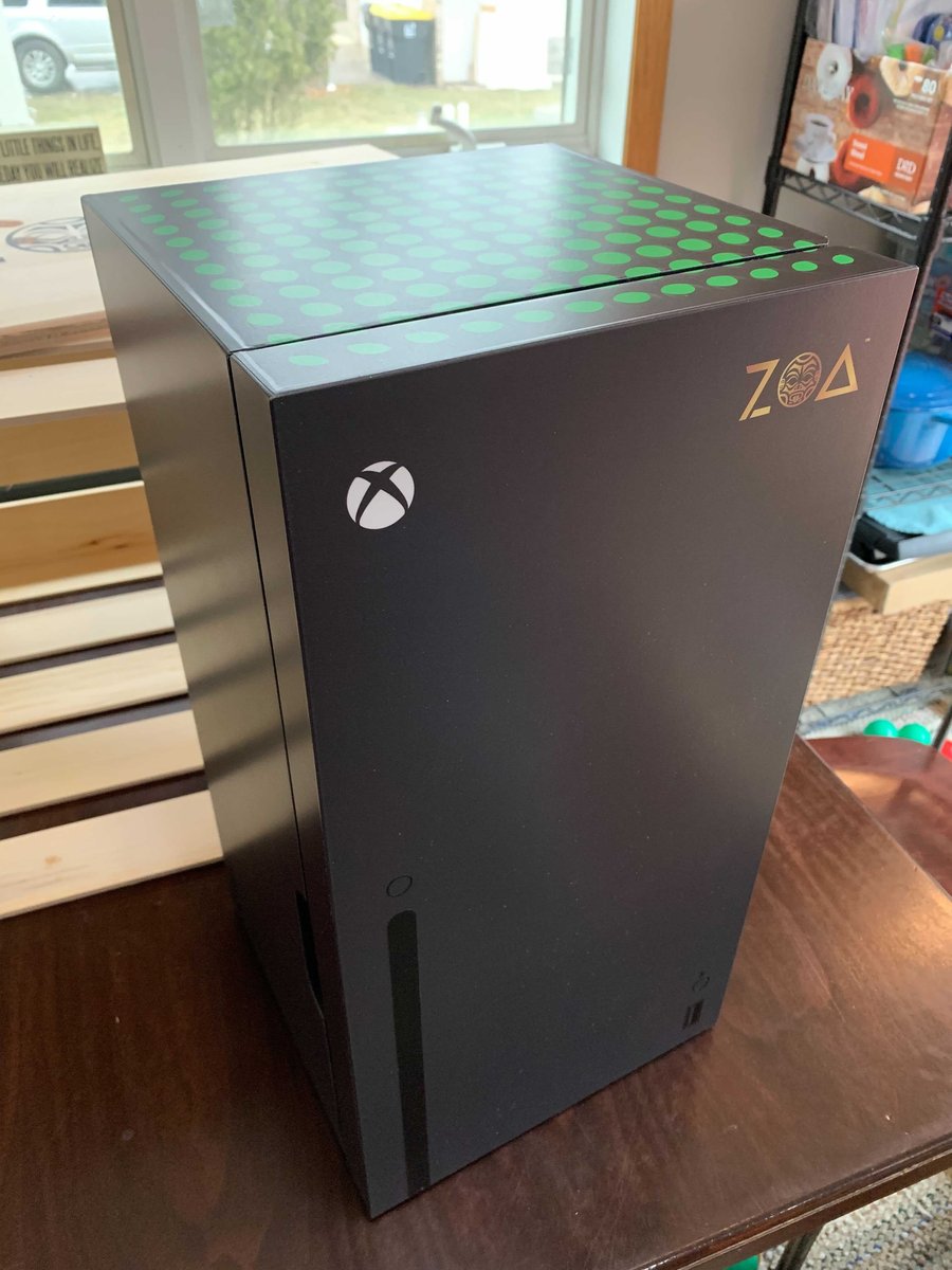 Xbox Mini-Fridge / Xbox Series X Size Revealed With A Banana And Fridge