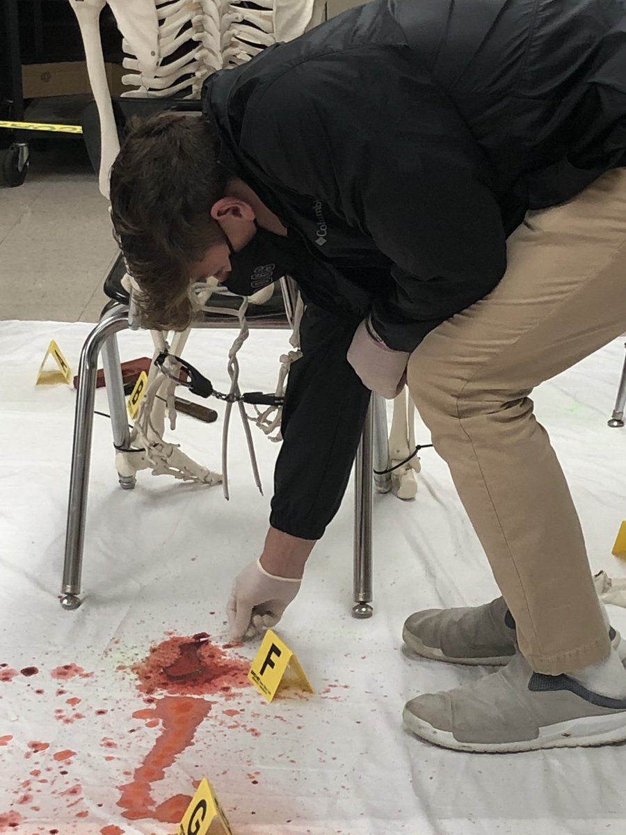 MilanCTE's tweet photo. Criminal Justice students learn to collect evidence from a crime scene today. #swabbing Thank you @milantnpd for donating the swabs! #MilanAwesome https://t.co/YGwHjm74Ua
