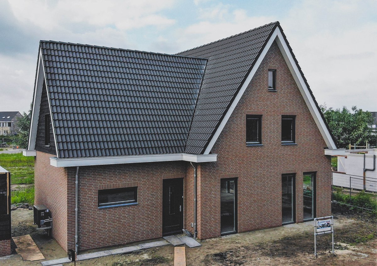 Onze Janssen Bouw prefab woning 2010 is enorm ruim opgezet en kan gebouwd worden in veel uiteenlopende afmetingen en kleuren, waardoor er niet één dezelfde is!