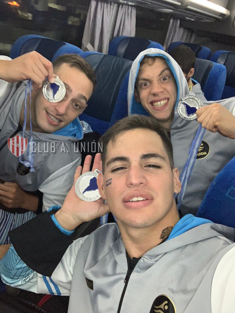 Tres medallas de plata en la jornada de ayer para 🇦🇷 por parte de nuestros nadadores en el Sudamericano 👏

🥈Agustín Hernandez en 100 mts espalda 
🥈Gabriel Morelli en 200 mts pecho
🥈Morelli, Hernández y Deferrari junto a Buscaglia en relevos