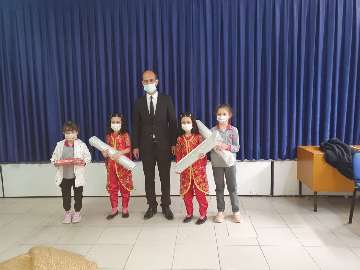Okulumuzda 18 Mart Çanakkale Zaferi ve Şehitleri Anma haftası kapsamında  gerçekleştirilen ÇanakkaleTürküsü seslendirme  yarışmasında Azra ARSLAN ve Elif ARSLAN 1. Irmak AKTAŞ 2. Elif Ravza TÜRK 3. Olmuştur. Dereceye giren ve yarışmaya katılan tüm öğrencilerimizi tebrik ediyoruz.