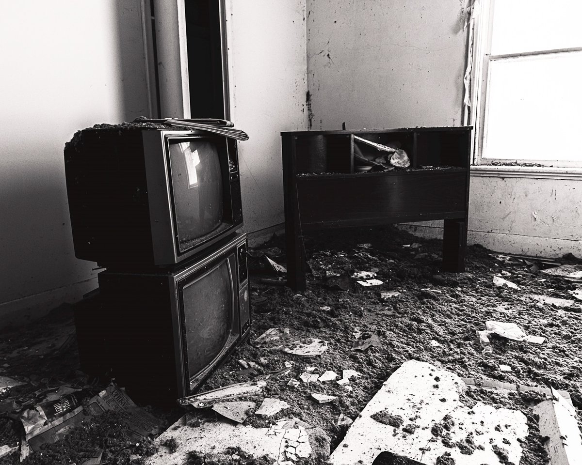avnrphoto's tweet photo. Someone loves there tv...lol.... from and explore with @BEMcGowanPhotog   #abandoned #tv #exploring #urbex #nothingtowatch #messy https://t.co/Tyd1aYDXjx
