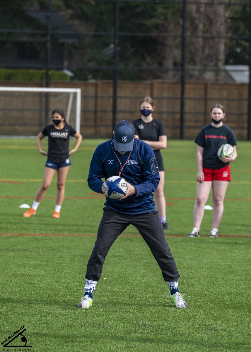 MacDowellRugby's tweet photo. @macdowellrugby #precisionprogressions

Feet / Body position ✔️
Ball on midline 🏉
Eyes on target 🎯 
Mask 😷 
Coaching again ♥️

@UFVCascades @Jen_L_Ross 

🍁Dream. Believe. Succeed. https://t.co/MAX1JK2cqV