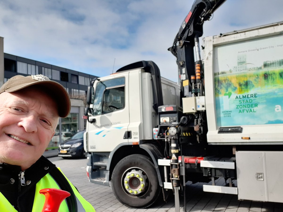 AlterEdens's tweet photo. #zwerfie van woensdag (iets later vanwege rol op stembureau). Respect voor mijn collega's: zowel bij het stemmen als bij het schoonhouden van de stad. SAMEN voor een schoon Almere #opschoonommetje #challenge https://t.co/io5C5PUKkA