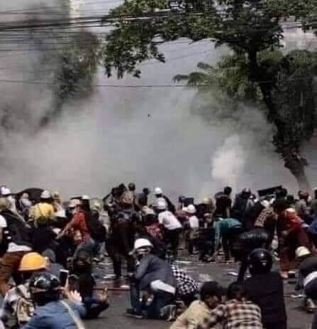 SoeSoeThinn2's tweet photo. tw//fire
ထပ်တင်ပေးကြပါ၊
ဆရာကြီး DR ဇော်ဝေစိုး ပြောထားပါတယ်၊ဒီ ၄ ခုကို အမြန်တင်ကြရအောင်ပါ။
#WeSupportCRPH
#WeSupportDrSaSa
#WeWantR2P
#WeNeedR2PinMyanmar
INTERNET BLACKOUT
#WhatsHapppeningInMyanmar
#Mar18Coup https://t.co/sJRGbz0Bav