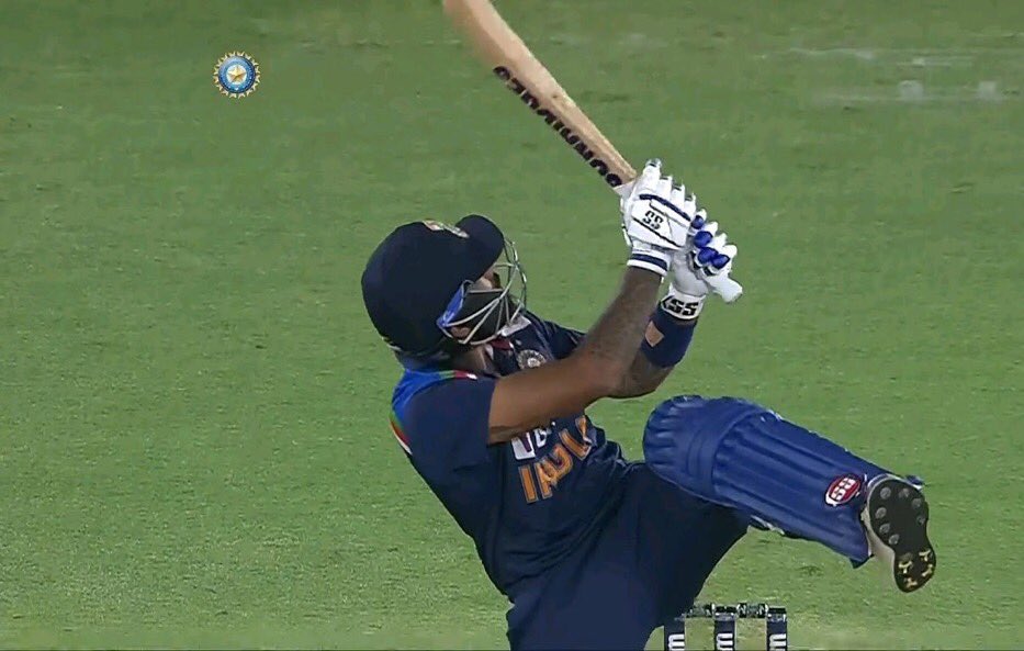 fenilkothari's tweet image. Aaj “Surya” raat me bhi Chamak raha hai ✨

Suryakumar yadav has shut up many detractors tonight, many of them.

Masterclass starts his first ever match by hitting maximum.🔥#INDvsENG_2021 #suryakumar #IndiavsEngland