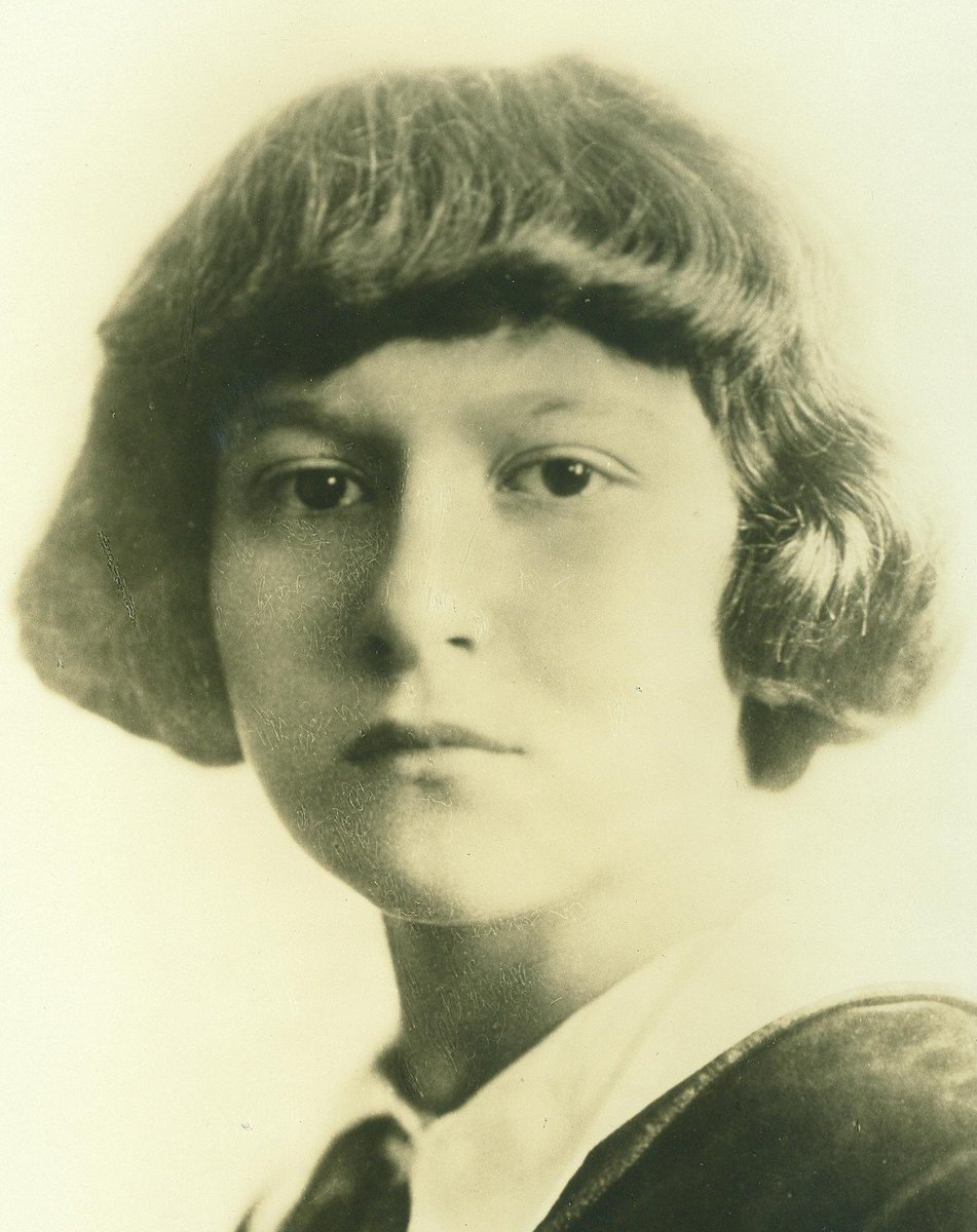 As Curtis continues to celebrate Women's History Month, we look at the brilliant but brief career of pianist Lucie Stern.

blog.curtis.edu/rrcblog/womens…