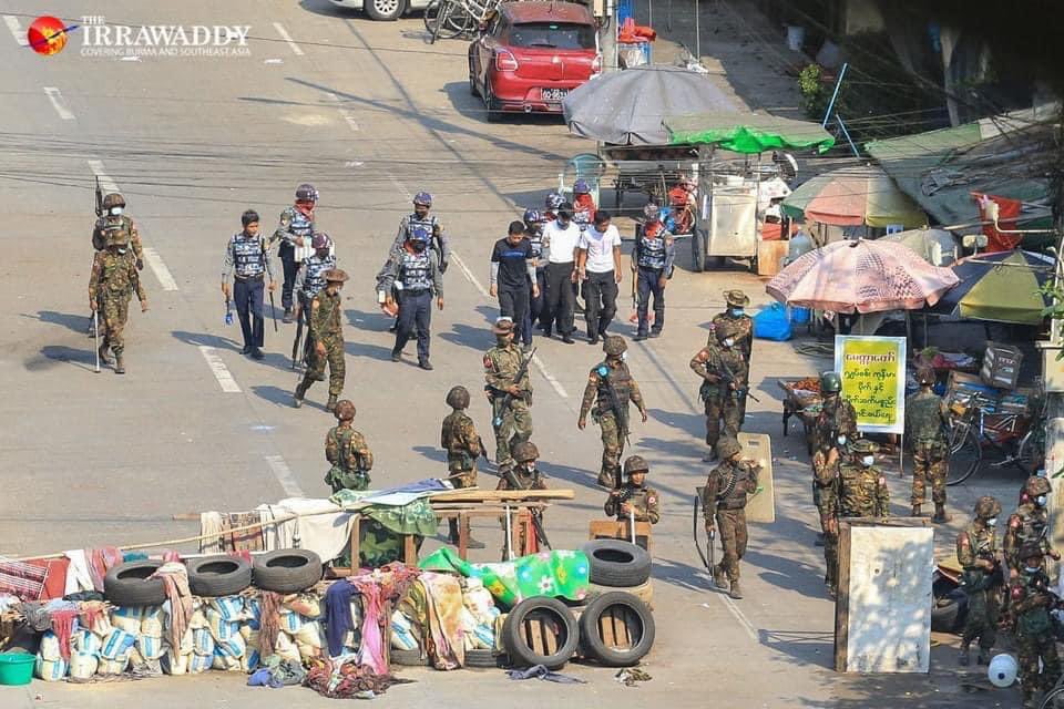 YuparYs's tweet photo. In  Hlaing, Yangon military junta arrested 10 civilians and adopts them as a human shield in front of the peaceful protesters. They destroyed civilians’ properties with bulldozers n seized 7 civilians who were not protesting.
INTERNET BLACKOUT
#WhatsHappeningInMyanmar 
#Mar18Coup https://t.co/p3aISMnLsX