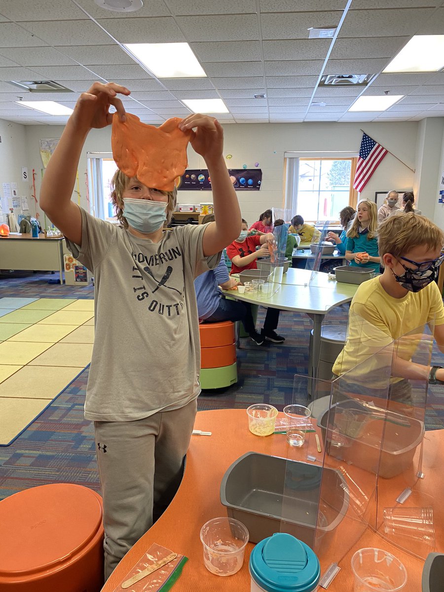 BWsciencenews's tweet photo. Objective: to understand what a polymer is and how chemical reactions can change the state of certain ingredients. Objective completed ✅ #thisis5th #mixturesandsolutions #steambw https://t.co/dV3ZiV1C7S