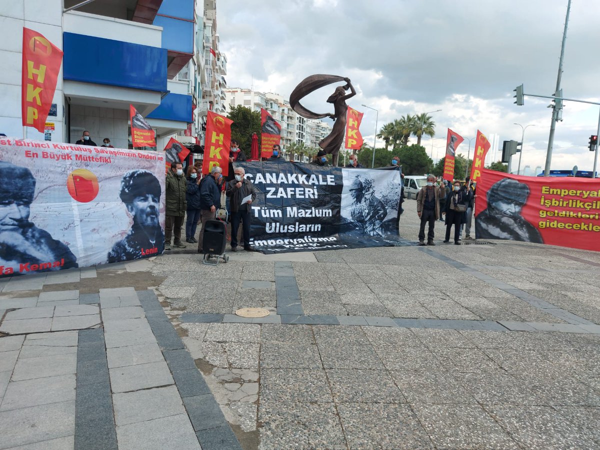 kurtuluspartisi's tweet photo. Çanakkale Zaferi, Türk-Kürt evlatlarının emperyalistlere karşı birlikte verdiği bir yurt savunmasıdır. Bu yüzden Antiemperyalisttir. Batılı Emperyalistlere; “Çanakkale Geçilmez!”, dedirten şanlı bir zaferdir.
Çanakkale Geçilmez Örgütlü Halk Yenilmez!
#CanakkaleZaferi https://t.co/XMgqZMczVW