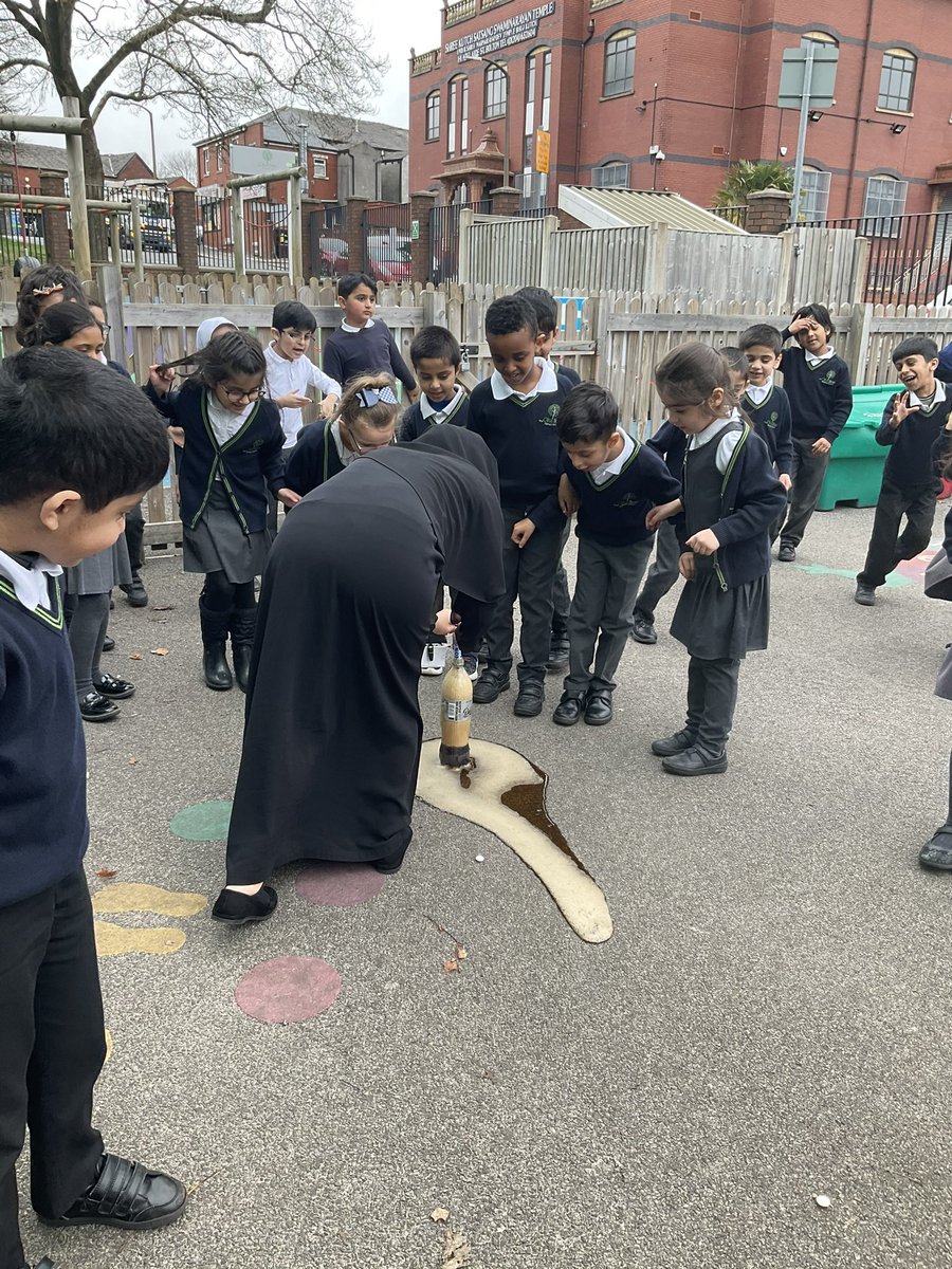 Ending the day with a 🌋 <a href="/AbolarinTseni/">Tseni Abolarin</a> <a href="/MissYusuf__/">Miss Yusuf</a> <a href="/AfifaPatel3/">Afifa Patel</a> <a href="/DalalNazira/">Miss N Dalal</a>