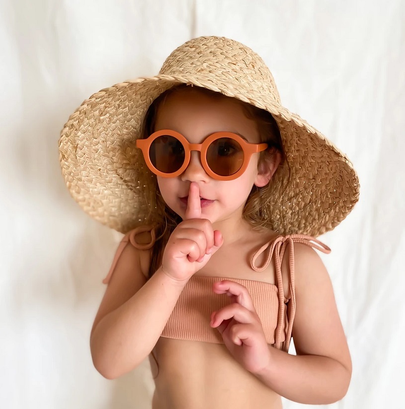 Hier worden wij helemaal blij van. Wat een mooie en duurzame kinderzonnebril 😍
Past vanaf ongeveer 18 maanden - 10 jaar oud
Een bewuste keuze voor kinderzonnebrillen!
Wat is jouw favoriete kleur? 
👉 ekobebe.nl/grech-amp-co
Ook zo'n zin in de zomer....