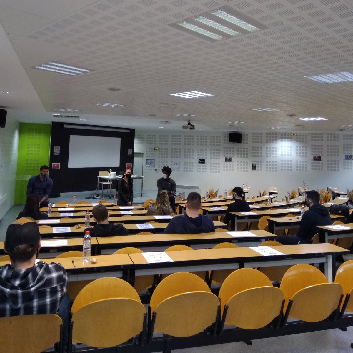 L'école de la2⃣eme chance <a href="/E2CVar/">E2CVar</a> et l'agence @Poleemploi <a href="/lagarde83130/">Ville de La Garde</a> travaillent en partenariat pour l’#insertion, la #formation et l’#emploi des jeunes !
Présentation d'un parcours sur mesure pour trouver sa #formation ou son futur #métier 👍

#TousMobilisés #1Jeune1Solution