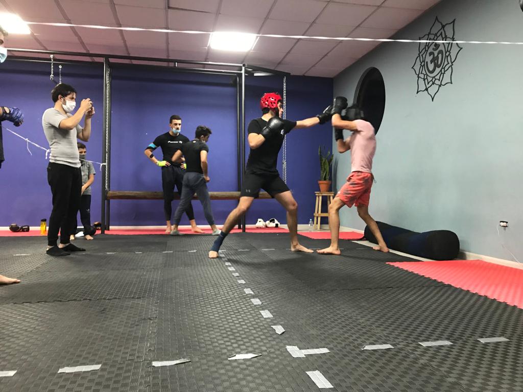 credu01's tweet photo. #mma #figth #kickboxing
Mezcla de artes marciales enfocadas en pelea de pie y pelea de piso, se basa en defensa personal, trabajando todos los músculos del cuerpo.
#animalflow 🦍🥊🥊🥋🥇 https://t.co/m6uvApF2Y6