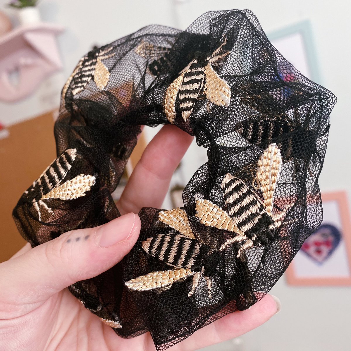 kierapom's tweet photo. Embroidered bumble bee mesh scrunchies 🐝 ✨ https://t.co/JMssKSkRuJ