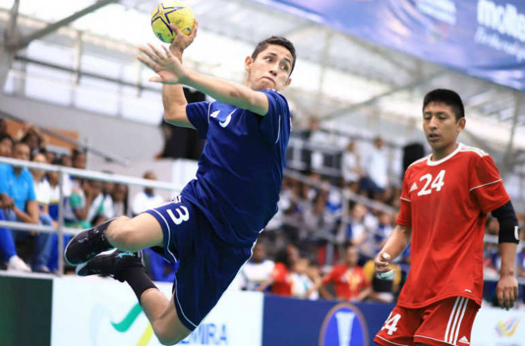 #VNews📰 | El balonmano volverá a practicarse en El Salvador

👉 Los altos cargos de la Federación de Balonmano de El Salvador se han reunido de manera virtual para así comunicar la vuelta del deporte

📝:bit.ly/3s4GyEi