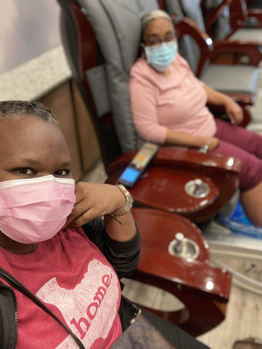 RedaCWilliams's tweet photo. Finishing up spring break with pedicures @SharonSylvas https://t.co/Q4wrr0oYoU