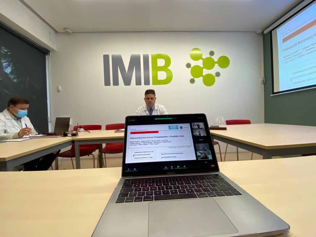 IMIB_RMurcia's tweet photo. 🎓Desde el @IMIB_Arrixaca damos la enhorabuena a Paola Melgar por la defensa de su tesis doctoral con #cumlaude sobre el #ProtocoloERAS en trasplante hepático.
Ha estado dirigida desde el centro por @ramirez_cirugia junto a Félix Lluis (@CoorTxAlicante) https://t.co/fsJcw2E5ZE