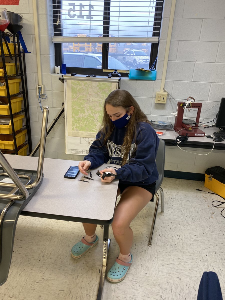 CarterCoSchools's tweet photo. Have you ever wanted to become a drone pilot? 

Mrs. Hensley's students at @ECRaiders work with drones and maneuver them through rings to prep for the next part of their FAA drone certification exam! https://t.co/neAiVcM9Nd