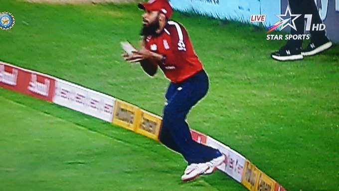 RidhamGolakiya's tweet photo. "Third Umpire" 
Decision : OUT
Really third Umpire:-| 🤔
#suryakumar #washingtonsundar
#thirdumpire https://t.co/3WzhfcRwIP