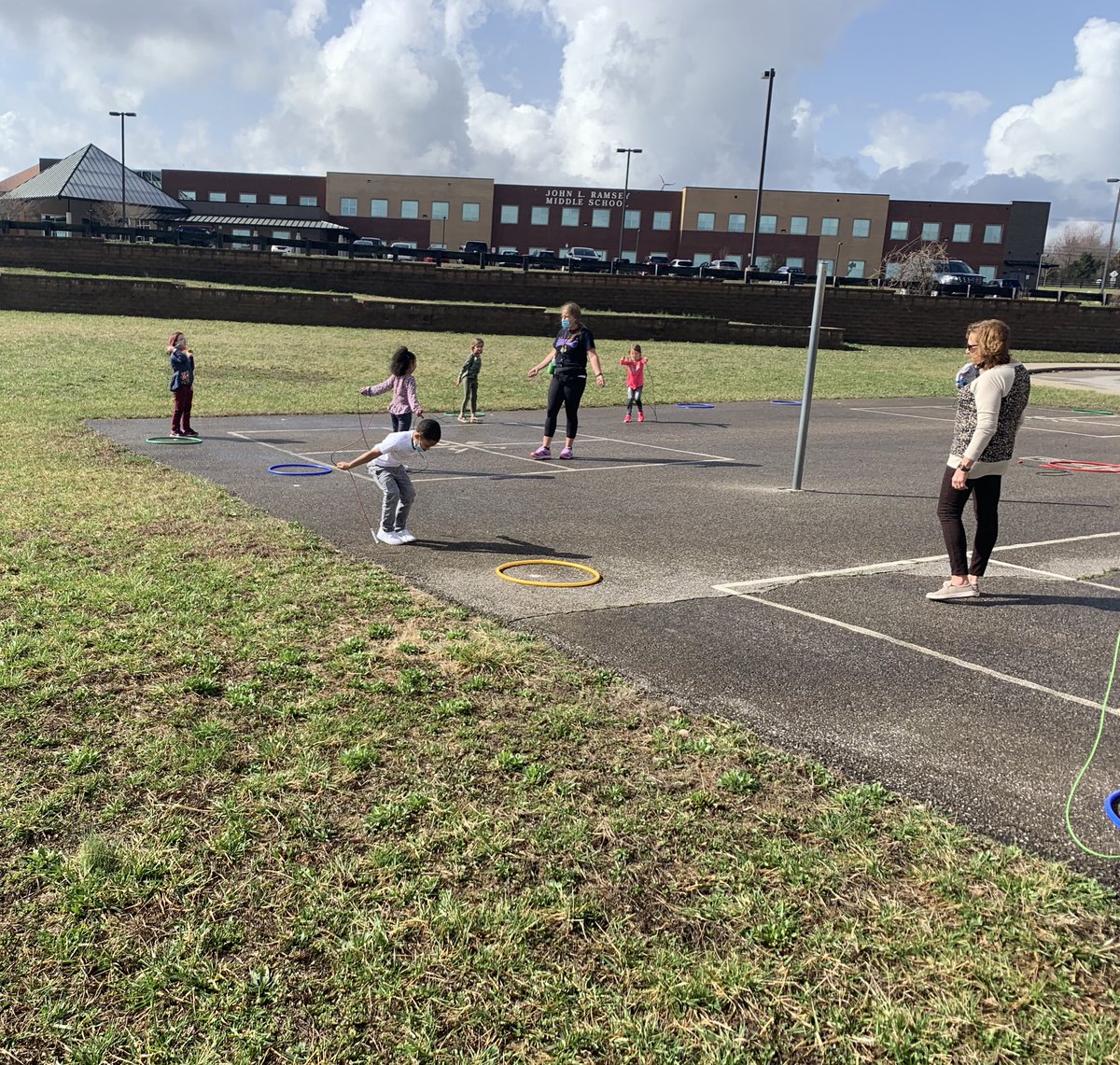 crad_jcps's tweet image. It’s a beautiful day for an outdoor class @FarmerDragons 

#JCPSReturn #WeAreJCPS