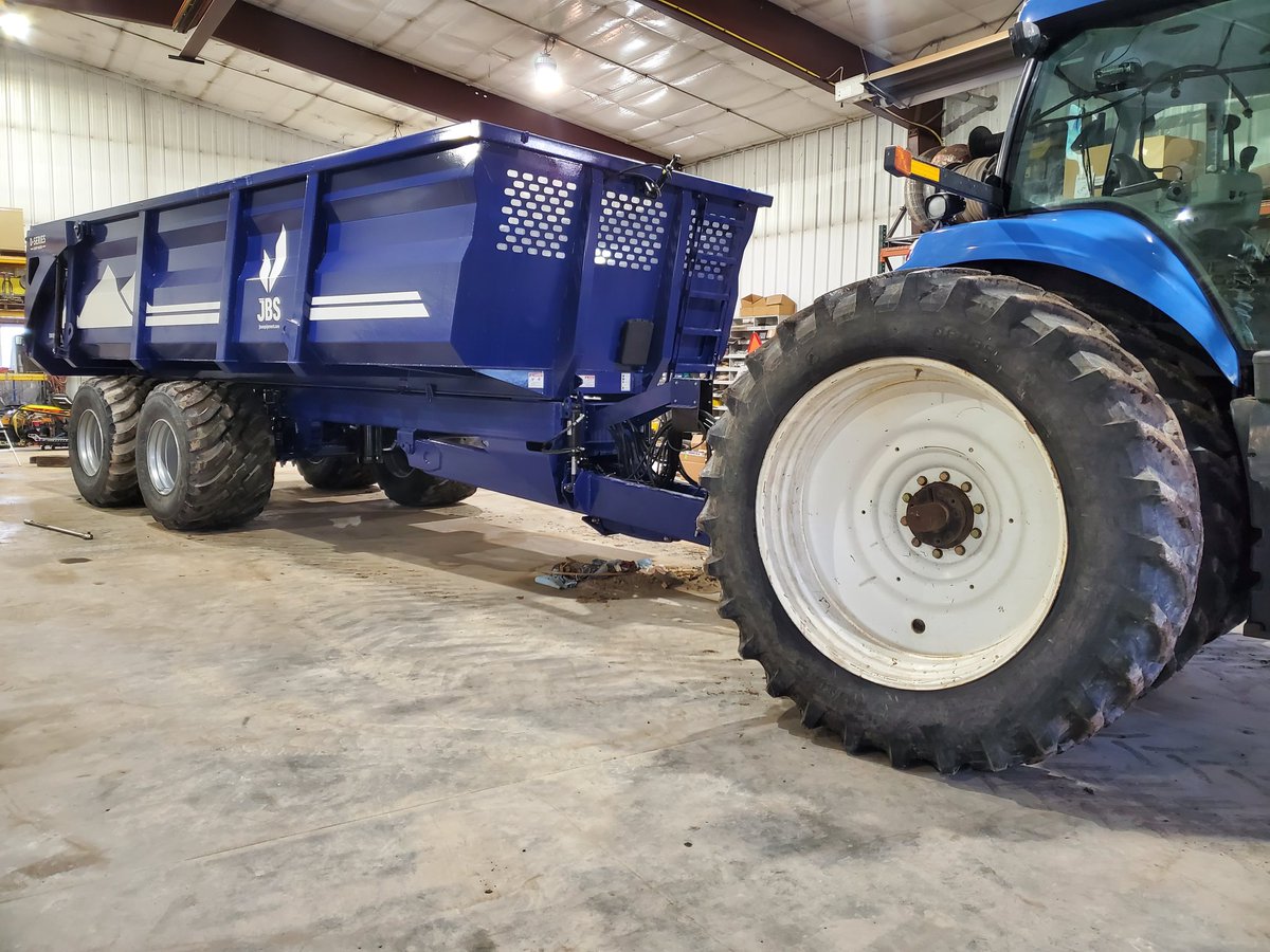 3bImplement's tweet photo. The newest addition to the JBS lineup just came in! The JBS D-SERIES DUMP WAGON

• Silage Capacities of up to 39 t / 77,000 lbs. 

• Hydraulic Actuated Tailgate.        Hydraulic Lift w/2 Stage Grain Door. 

• Hinged, Tilt Hydraulic Actuated Front Extension https://t.co/2dP1LCrLza