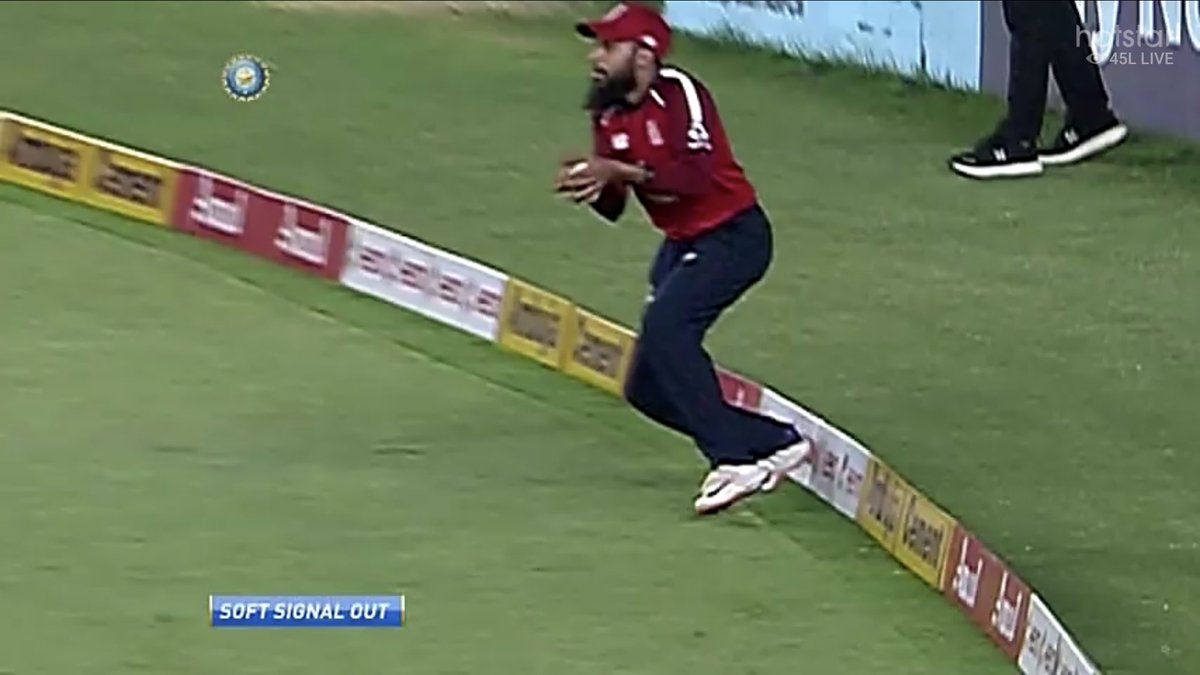 TausifJafar's tweet image. Two wickets due to Soft Signal in Jumla Cricket Stadium.

#softsignal
#INDvsEND