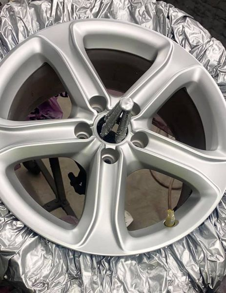 ✨Time to get these alloys sparkling ✨
Painted and diamond cut alloy wheel repairs from £45!