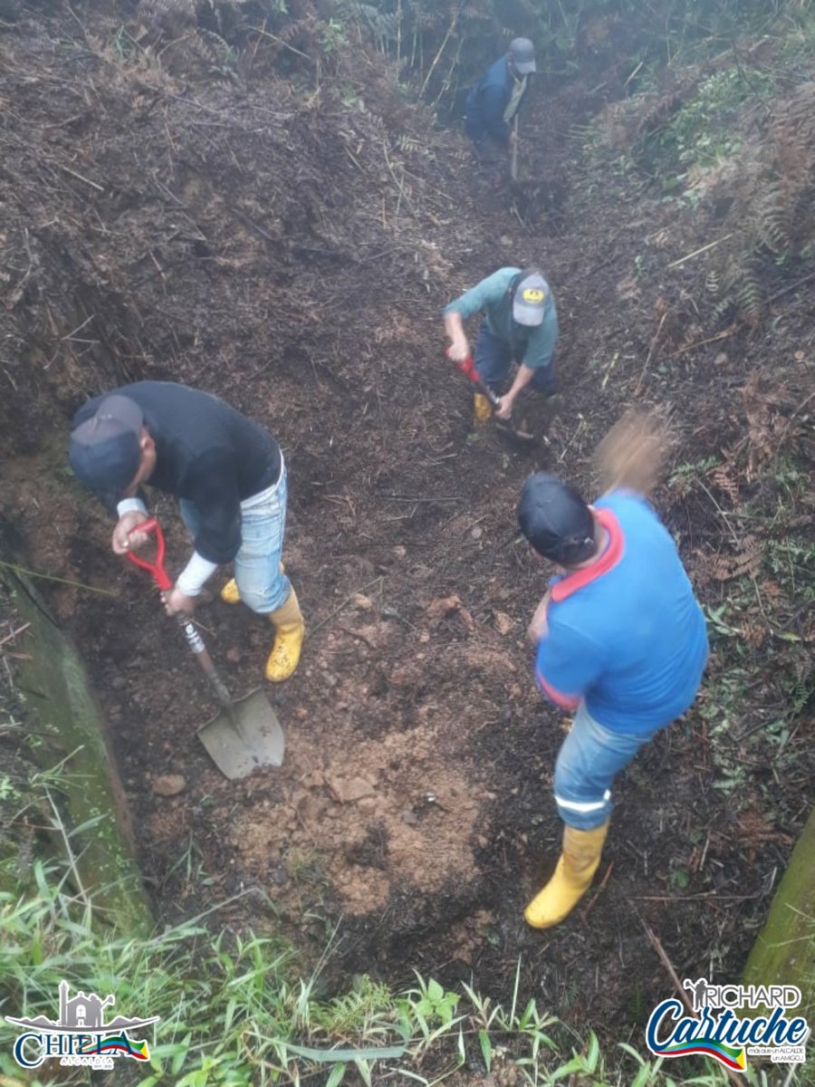 ¡Continuamos trabajando arduamente las 24 horas para mantener las calles sin agua y sin basura en Chilla! 

Por disposición del señor alcalde, a través de la Dirección de Obras Públicas se procedió a trabajos de barrido, recolección de desechos  y limpieza de alcantarillas.