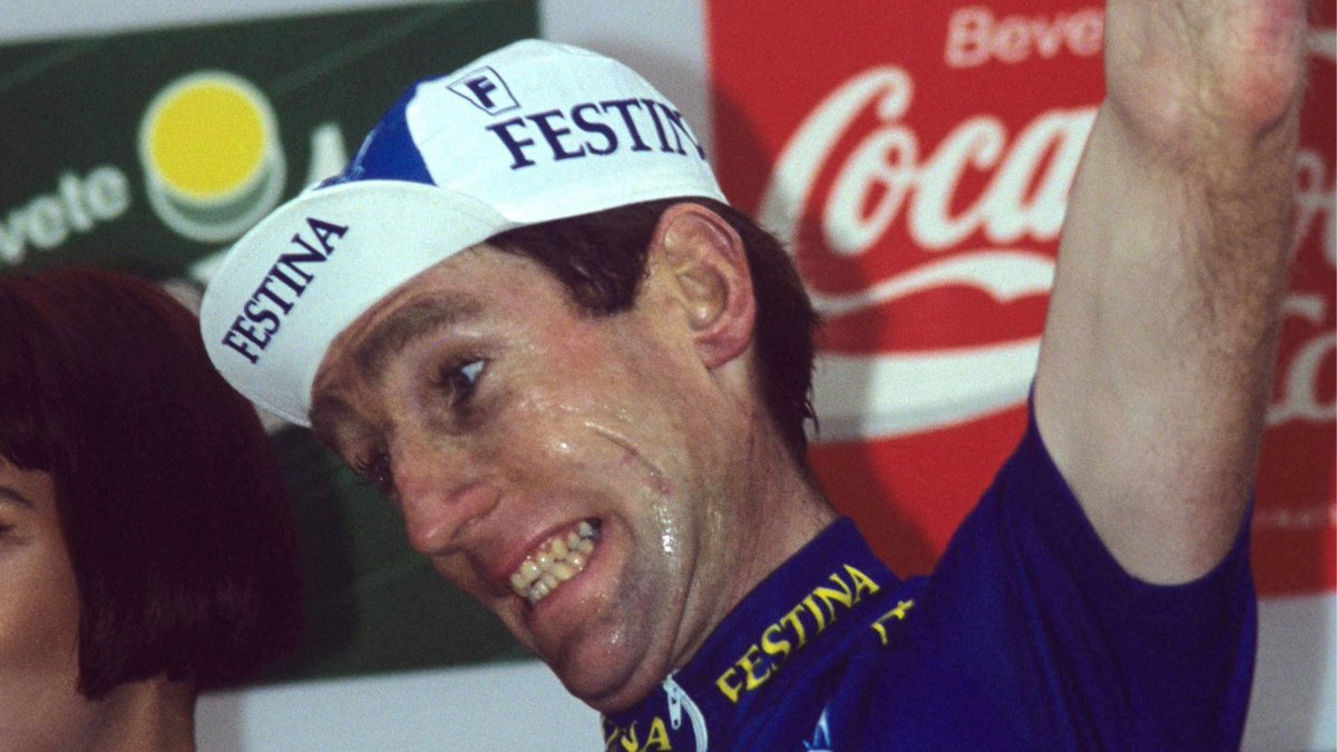 Looking at @SeanKellyCC taking the win in '92 has us pumped for @Milano_Sanremo 🏁🇮🇹 Only Sean 'King' Kelly could have a smile that big after the longest one day race there is 😁. #vitusbikes #cycling #procycling #springclassics #throwbackthursday