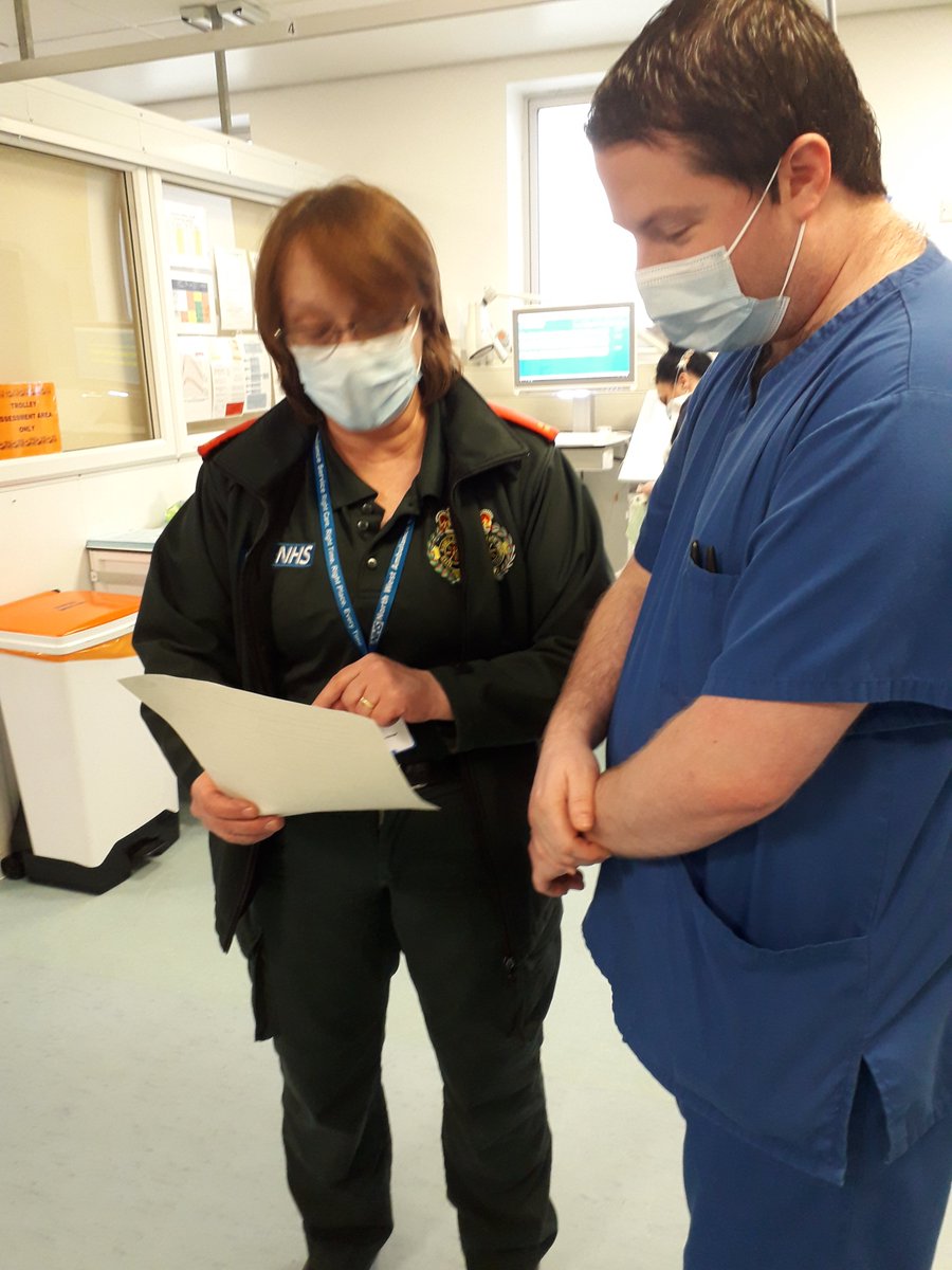 NWAmb_QI's tweet photo. Exciting first day of testing #Handoversafetychecklist at Countess of Chester Hospital. Staff asked lots of Questions of QI Programme lead Jane Clayton @powerNHS @joyfurnival @AdeleMarkland https://t.co/2p8YgVT00P