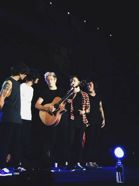 wallsistpwkt91's tweet photo. NO PUEDO CREER QUE YA HAYAN  PASADO 6 AÑOS DESDE EL ULTIMO CONCIERTO QUE DIO ONE DIRECTION JUNTO ZAYN MALIK😭ME OYEN LLORAR? https://t.co/o6oUeYScUd