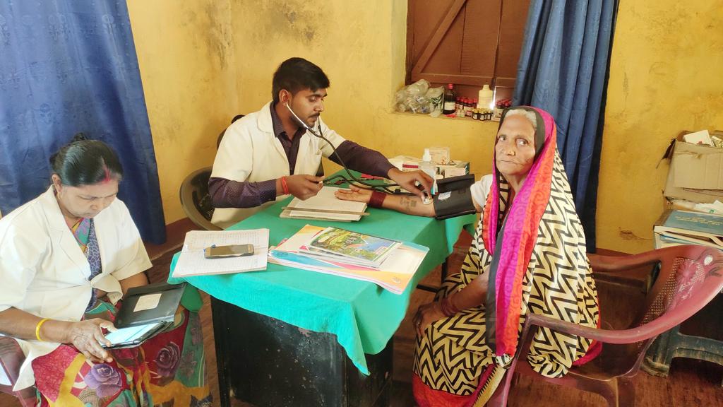 Tarunk0156's tweet photo. NCD screening and OPD by CHO at HWC Hansrajpur, Saran @AyushmanHWCs  @BiharHealthDept @dhssaran @Jhpiego @MoHFW_INDIA @drharshvardhan @SHSBihar @bananimishra1 https://t.co/uOZ1SAcaQm