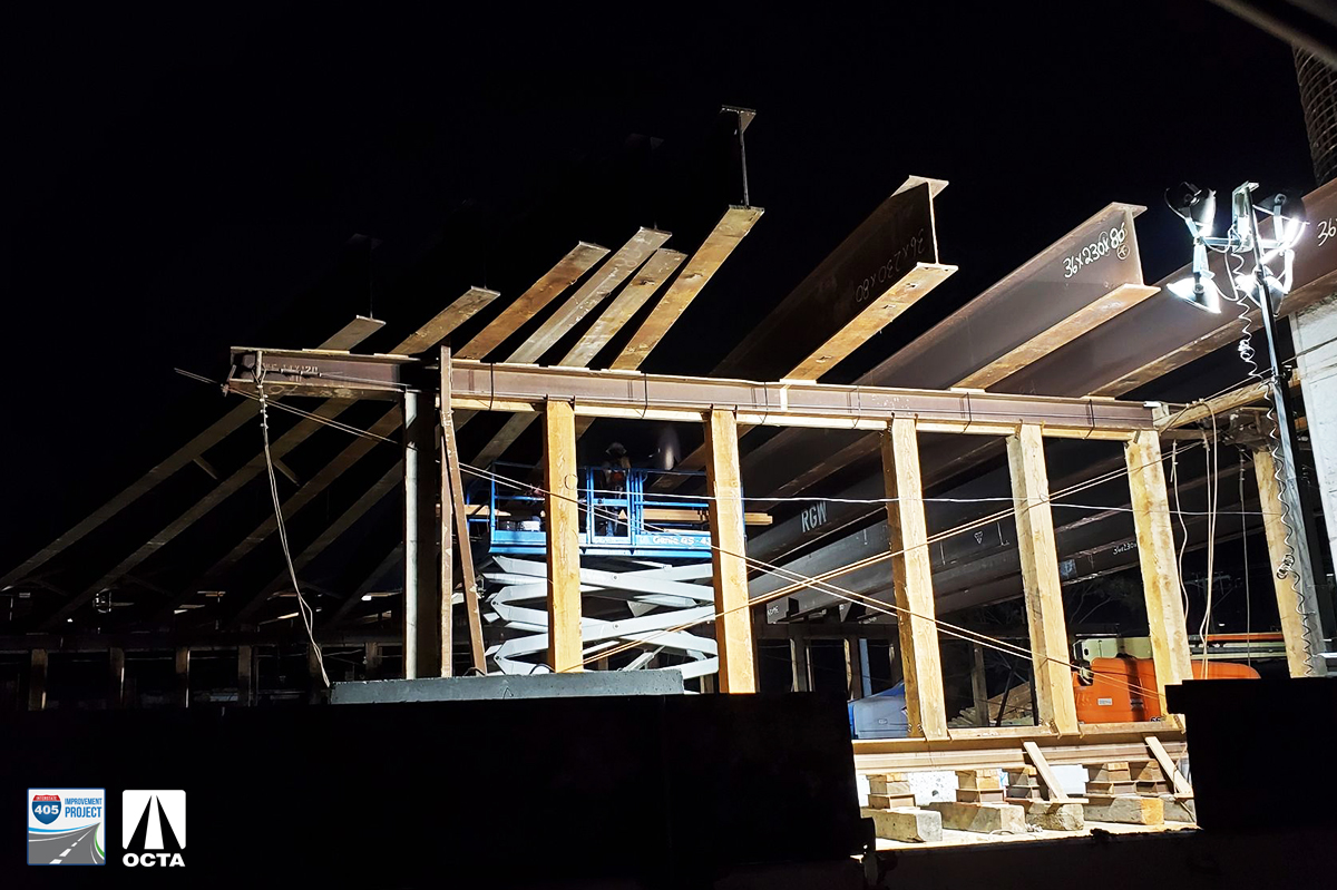 405improvement's tweet photo. Steel beams and lumber were used to make up the falsework structure for construction of the new Edwards Street bridge. #StealBeams #Lumber #Falsework #Edwards #Construction #OrangeCounty #405Freeway #CaltransOC #405Improvement @OCWestminster https://t.co/LIZl8YjmDa