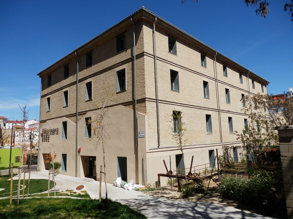 🚃#ElTranvíaVerde recorre este jueves el barrio zaragozano de #SanJosé, que celebra su <a href="/Danzedesanjose/">Danze de San José / Danze de San Chusé</a> en straming 🖥️y también los cinco años del centro de cultura <a href="/HarineraZgz/">HarineraZgz</a>🎂

👂A las 21,05 en el dial, la app y la web de <a href="/aragonradio/">Aragón Radio</a> play.aragonradio.es y <a href="/aragoncultura/">Aragón Cultura</a>