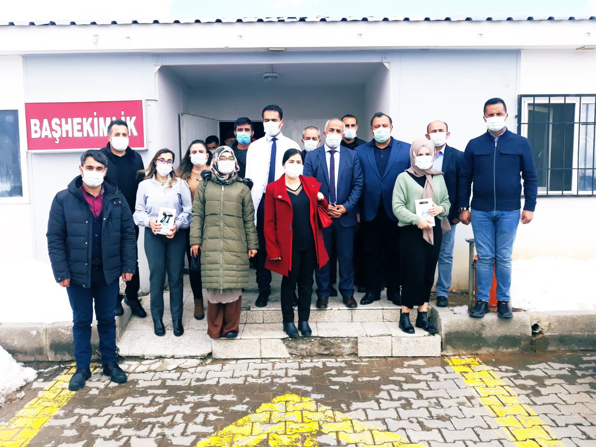 14 Mart Tıp Bayramı vesilesiyle Proje ve Koordinasyon Ofisi ekibi olarak Belediye başkanı Sn. @efikensari ile birlikte  Çaldıran Devlet Hastahanesi çalışanlarını ziyaret ettik. Belediye başkanlığı tarafından hazırlanan hediyeler takdim edildikten sonra ziyaret sona erdi.