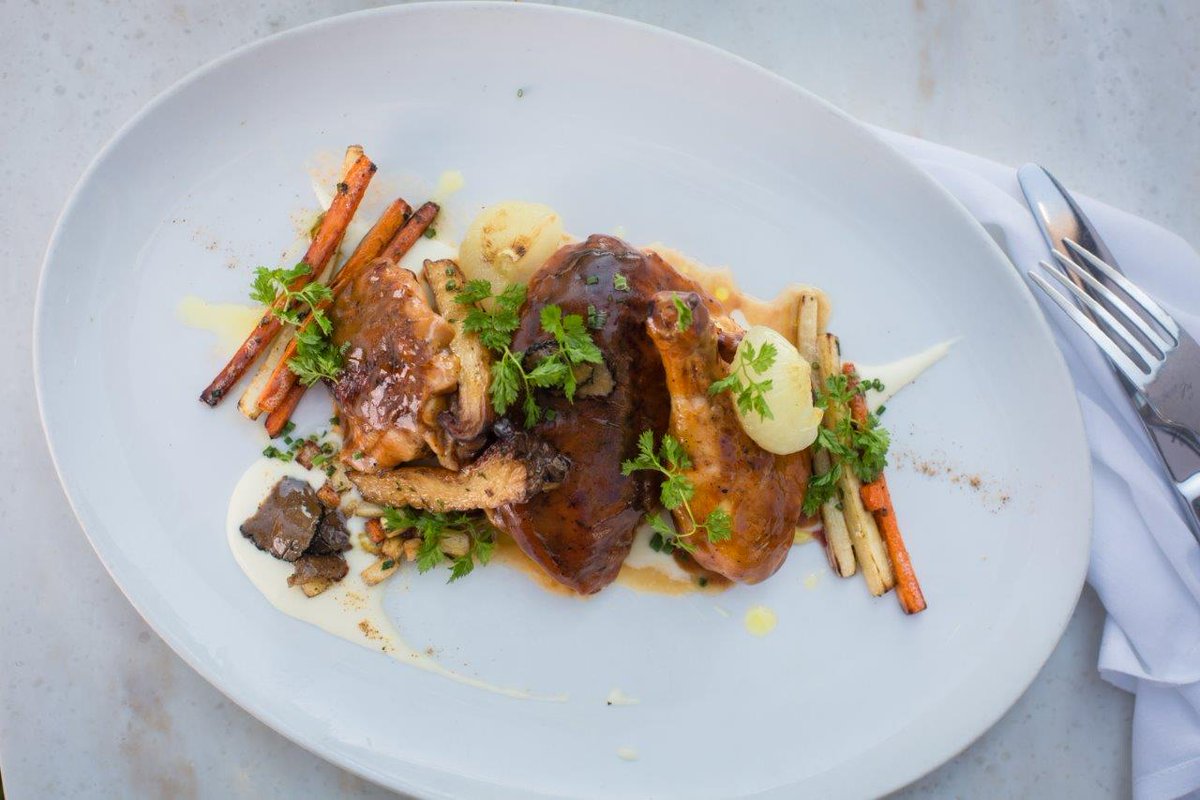 SelanneSteak's tweet image. Bright and light for #spring! Mary’s Free Range Chicken with seasonal vegetable mélange and truffle jus poulet. #springdining