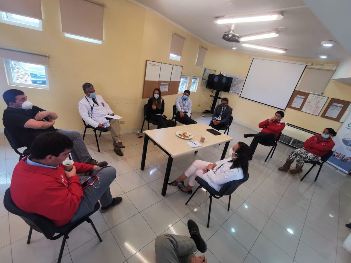 Dr. Luis Jaime en compañía del Intendente @IntendenciaVII y <a href="/SeremiSaludM/">Seremi Salud Maule</a> se reunió con equipo directivo del <a href="/HospitalCurico/">Hospital De Curicó</a> y autoridades regionales, para trabajar nuevas estrategias que permitan asegurar la continuidad de la atención ante el considerable aumento de casos 😷🏥.