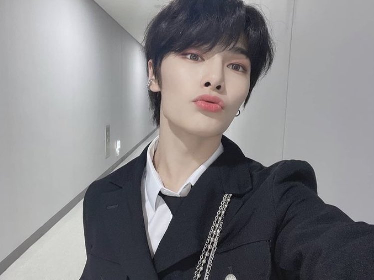 fr4mis's tweet photo. Im going to bury myself in a hole https://t.co/QQoROmGchL